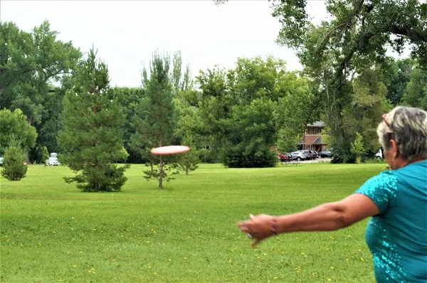 Jackson Park: Hole 4 · Tee pad, photo by Vern Lepine