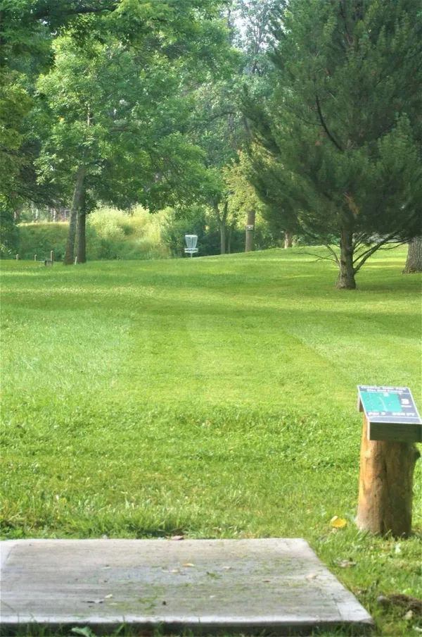 Chadron State Park: Hole 3 · Tee pad, photo by Vern Lepine