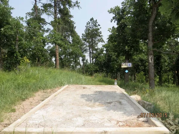 Spearfish Canyon DGC: Hole 4 · Tee pad · Jul 2015, photo by Vey Thach